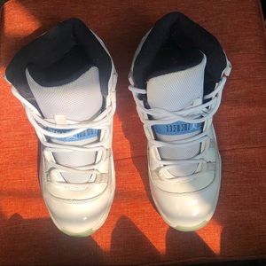 MOVING 📦 Jordan 11s 🤍